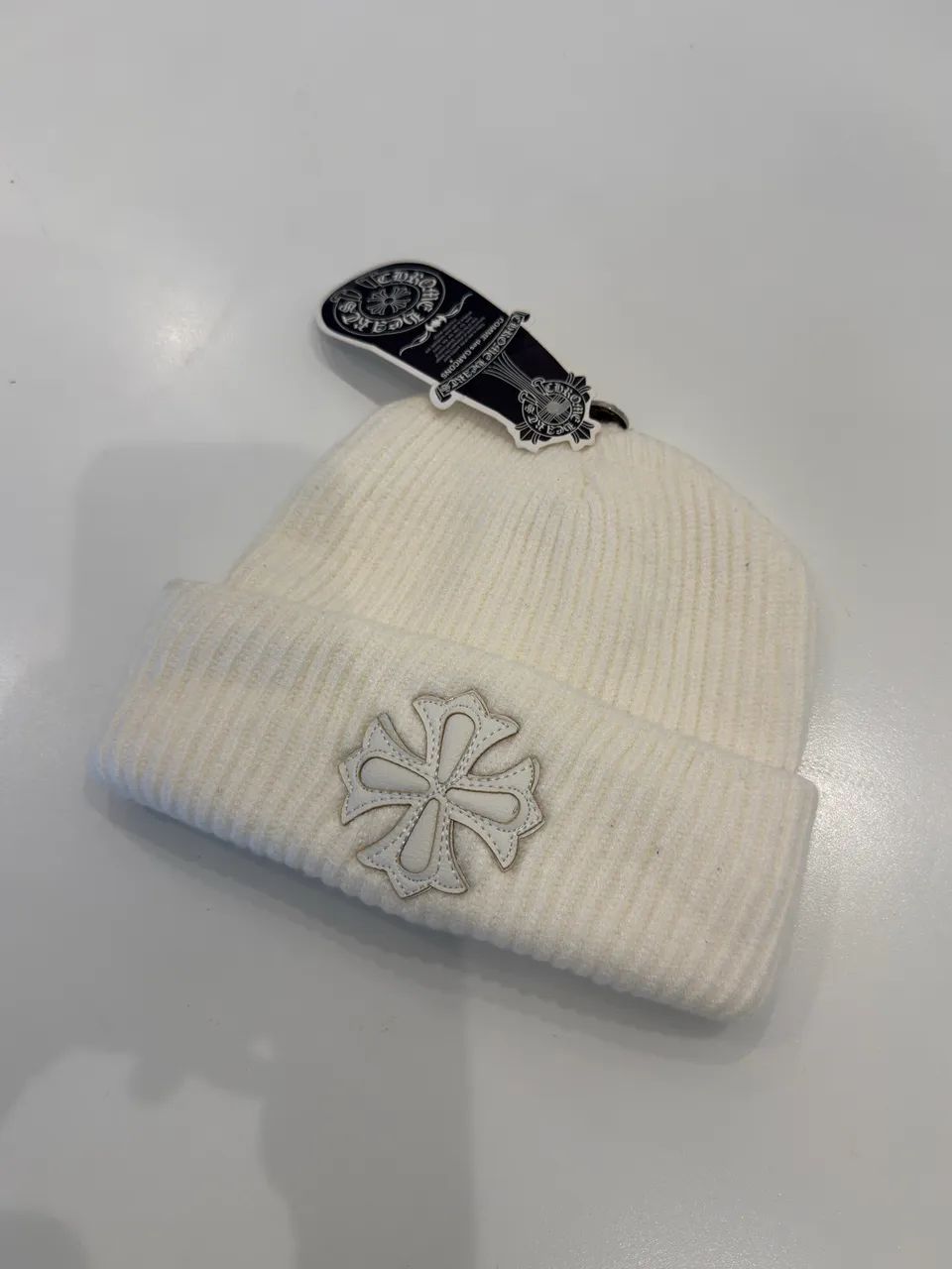 Gorro Chrome Hearts branco bordado