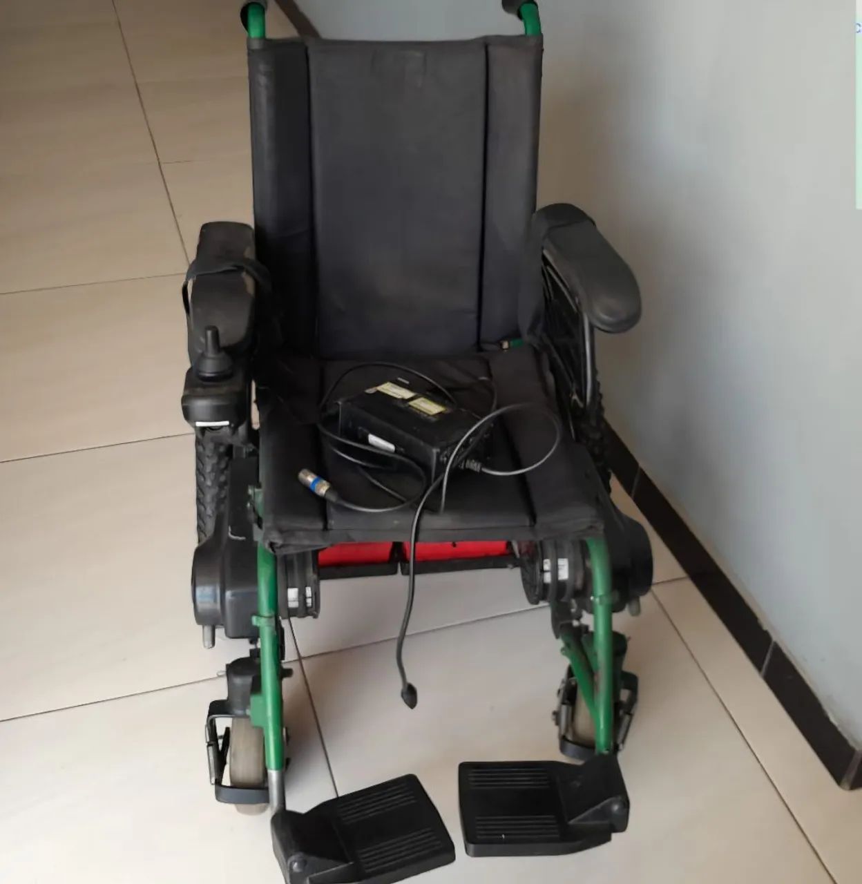 Cadeira de rodas motorizada 