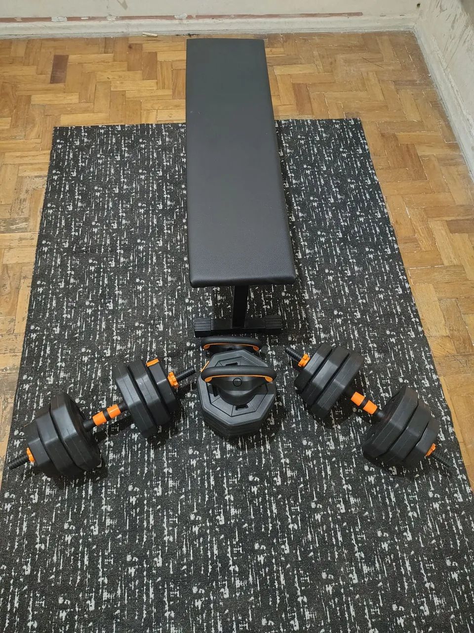 Halteres e banco de musculação!