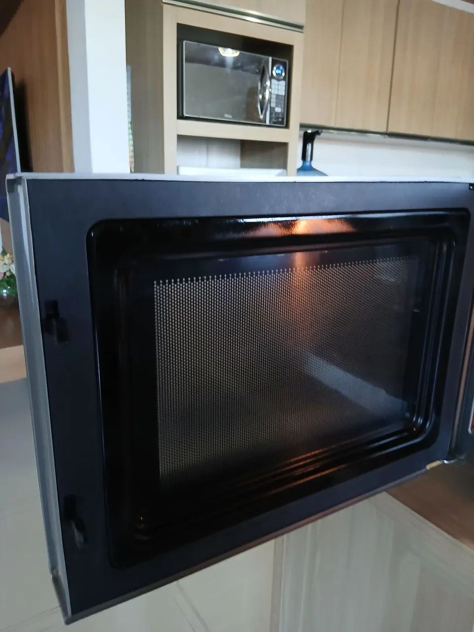 Microondas Electrolux 31litros espelhado com gril  - Foto 6
