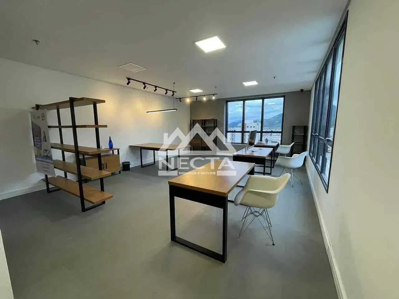 Sala à venda, 50m², 1 vaga, Centro, Caraguatatuba, SP