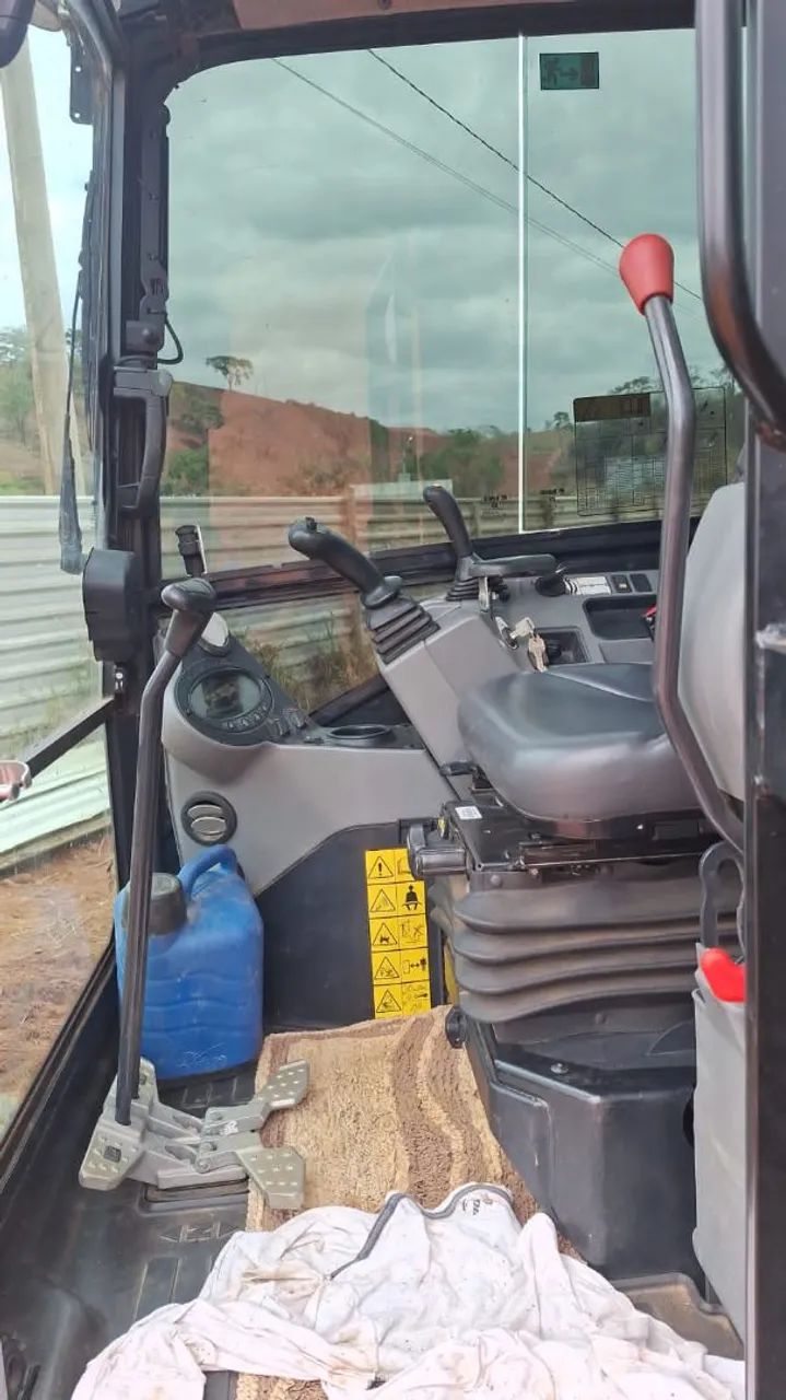 Mini escavadeira Bobcat E26 cabinada  - Foto 2