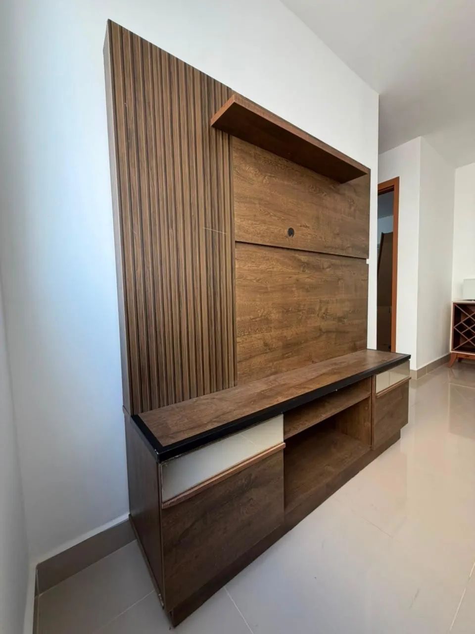 Painel de TV com Rack - Madeira / Amadeirado - Foto 2