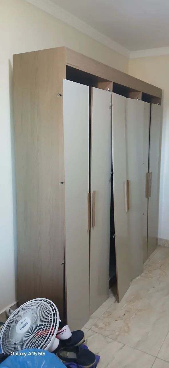 Guarda roupa  6 portas