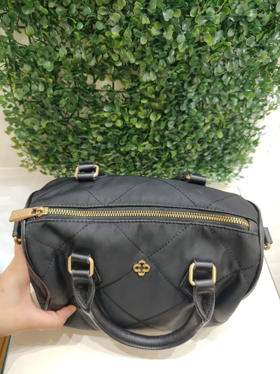 Bolsa baú mão preta Capodarte couro tecido braço  - Foto 5