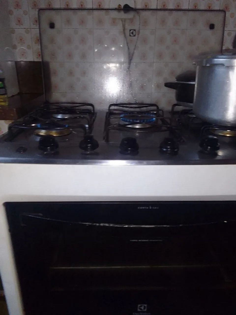 Vendo ou troco fogão de cinco bocas funcionando tudo perfeitamente - Foto 3