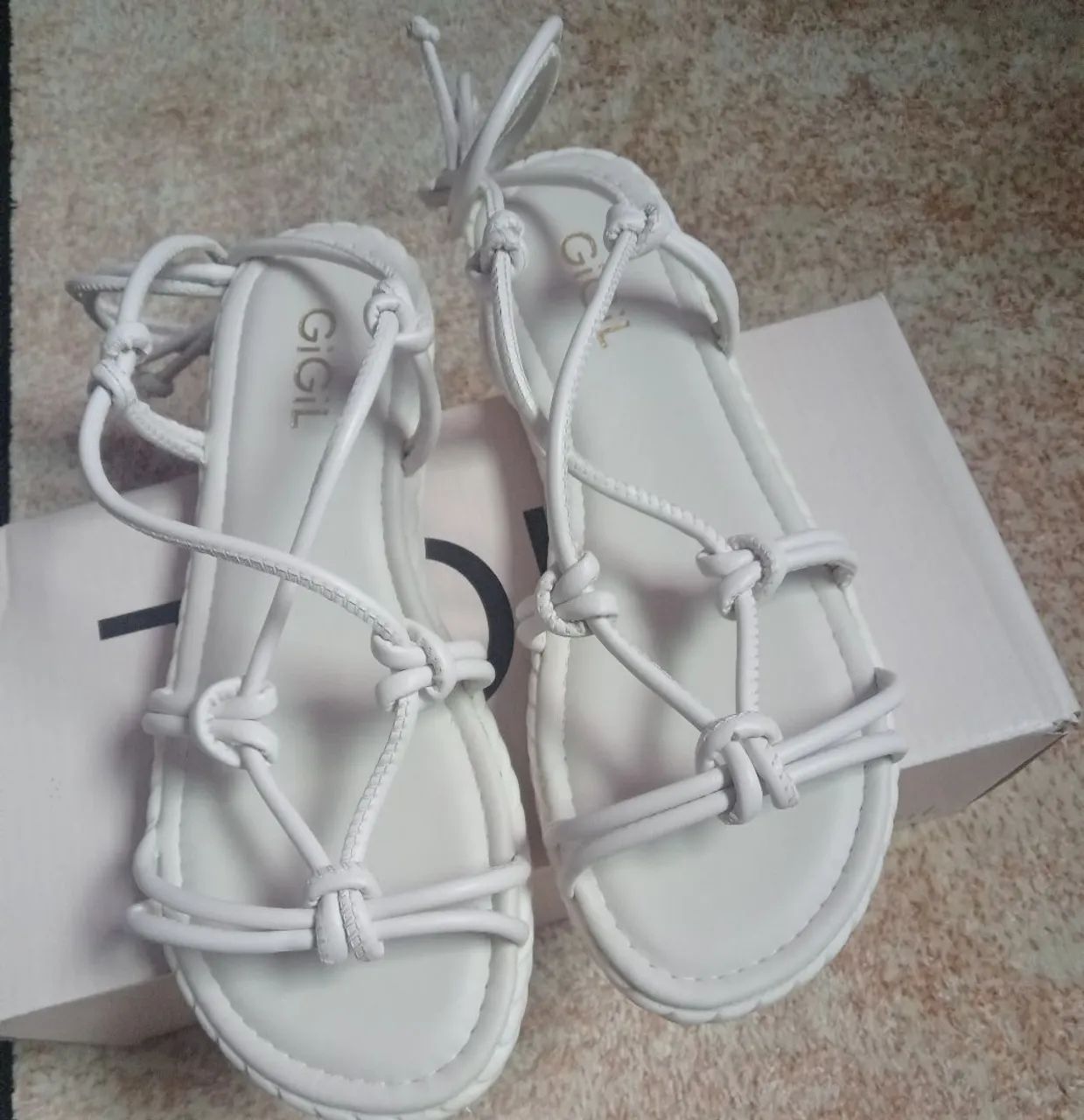 Sandália com amarrações off white
