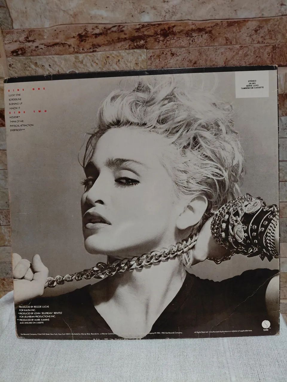 Vinil Madonna Debut 1983 - Foto 2