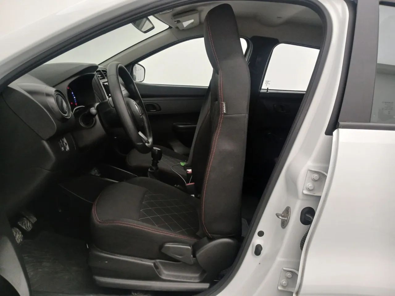 Renault Kwid 1.0 Zen, foto 16 de 18