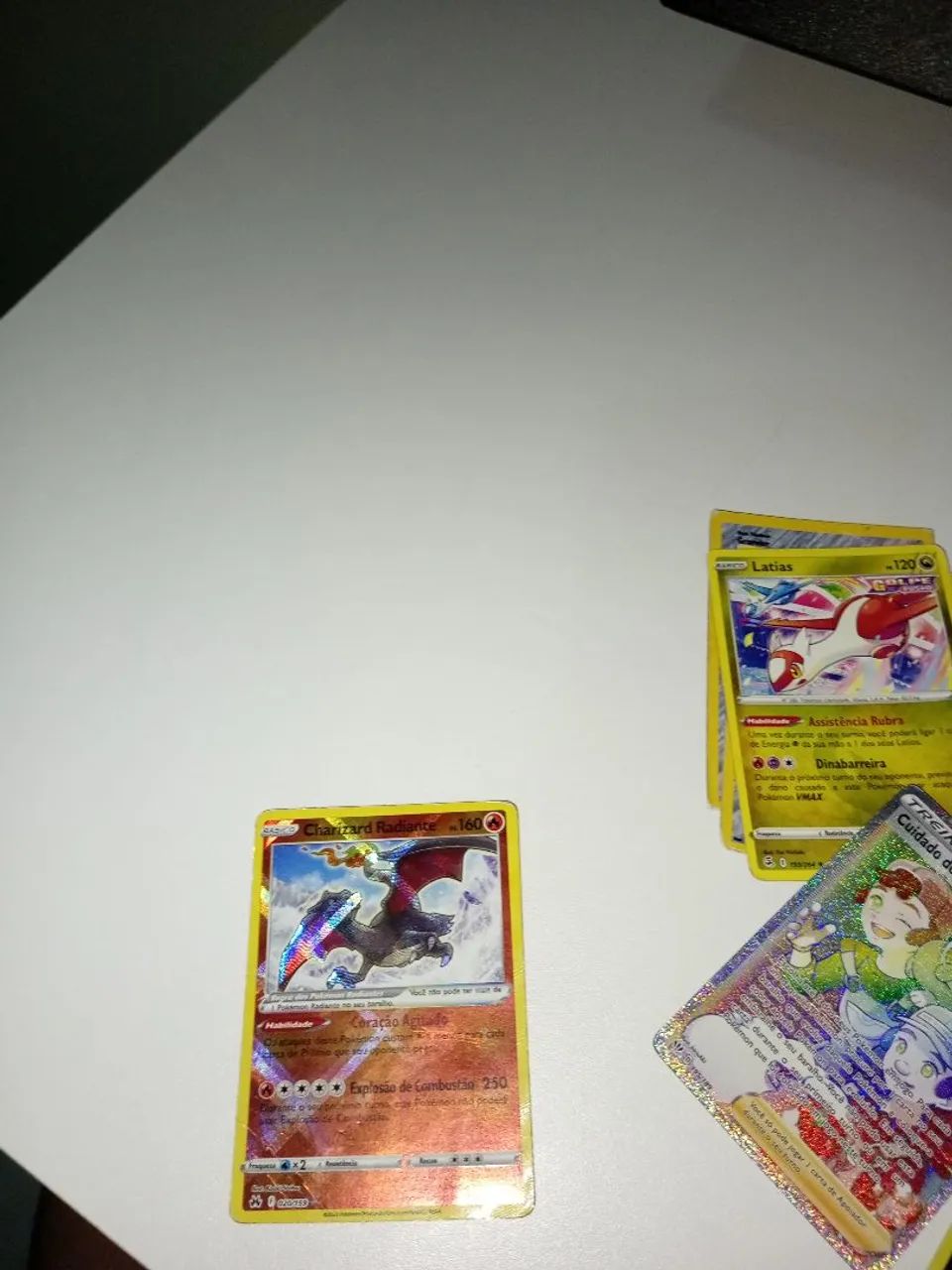 Carta pokémon oficial Charizard radiante  - Foto 2