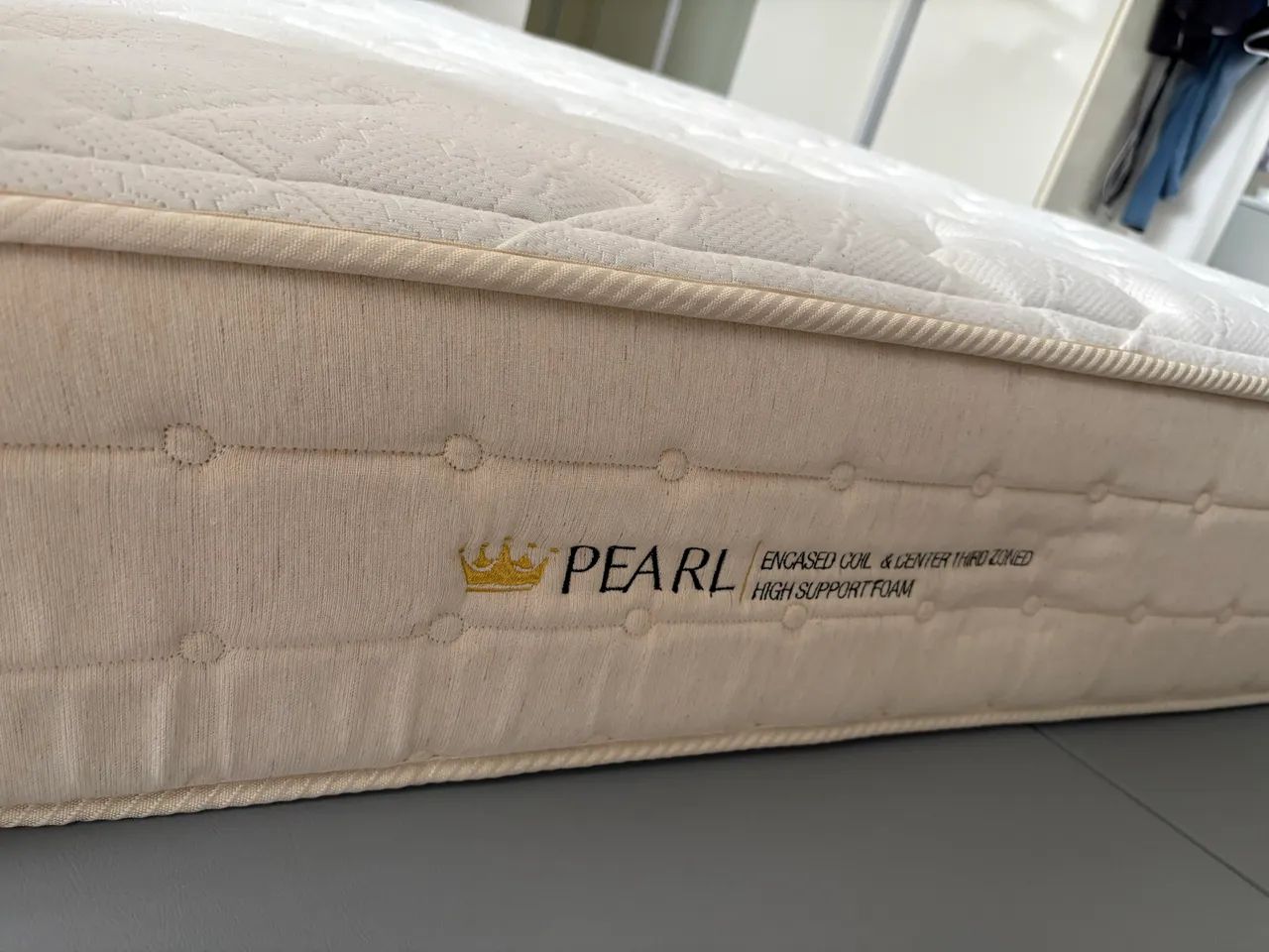 Cama/Colchão Queen (King Koil) + base box em corino bipartida cinza - Foto 2