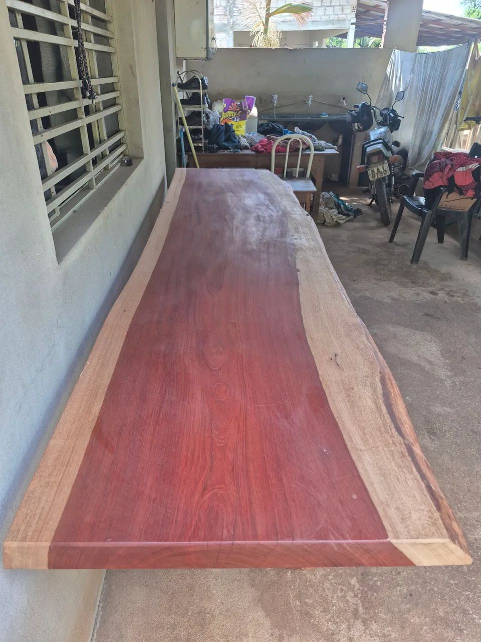 Mesa de madeira rústica com base em metalom - Foto 2