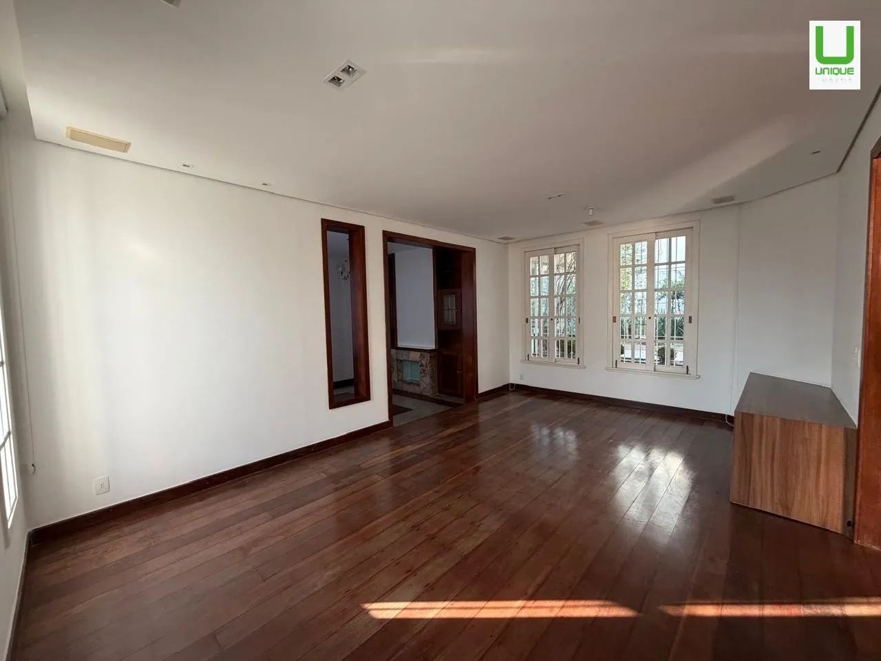Ampla casa de alto padrão, com excelente local - Foto 5