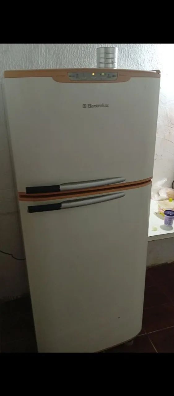 Geladeira Eletrolux frosfree 