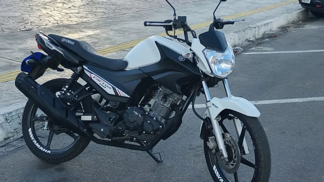 Moto Yamaha factor 
