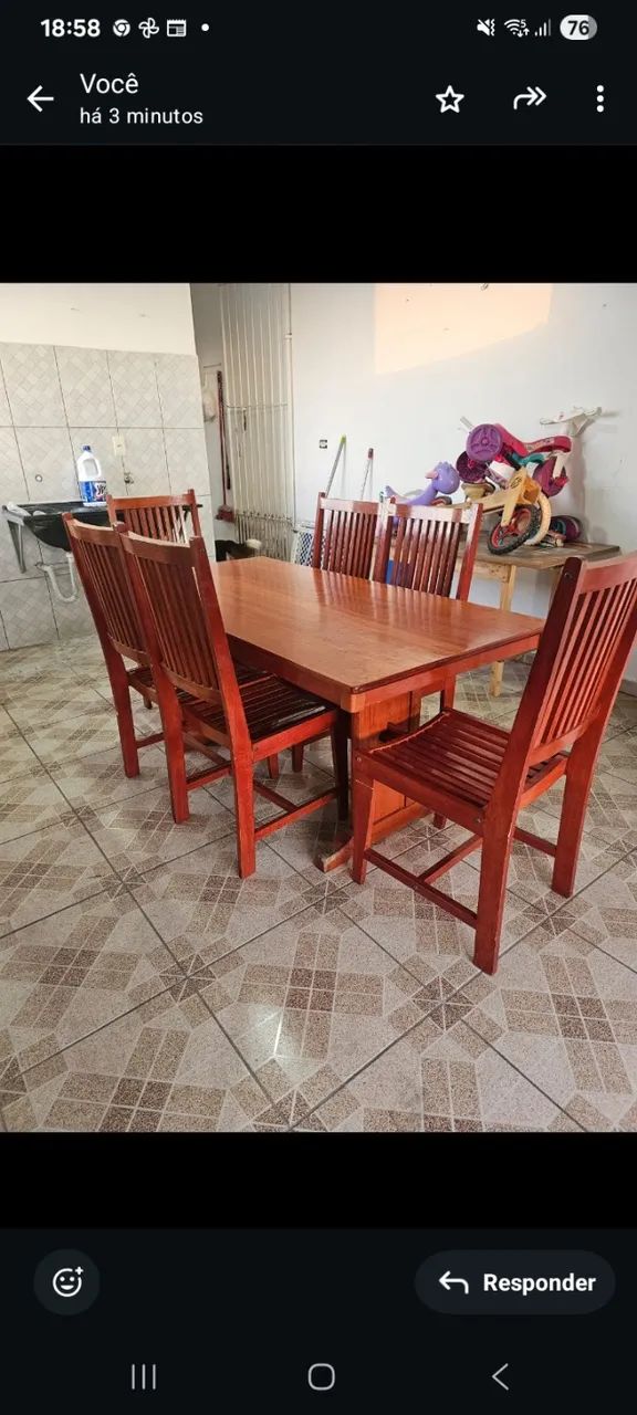 Mesa de madeira maciça com 6 cadeiras  - Foto 2
