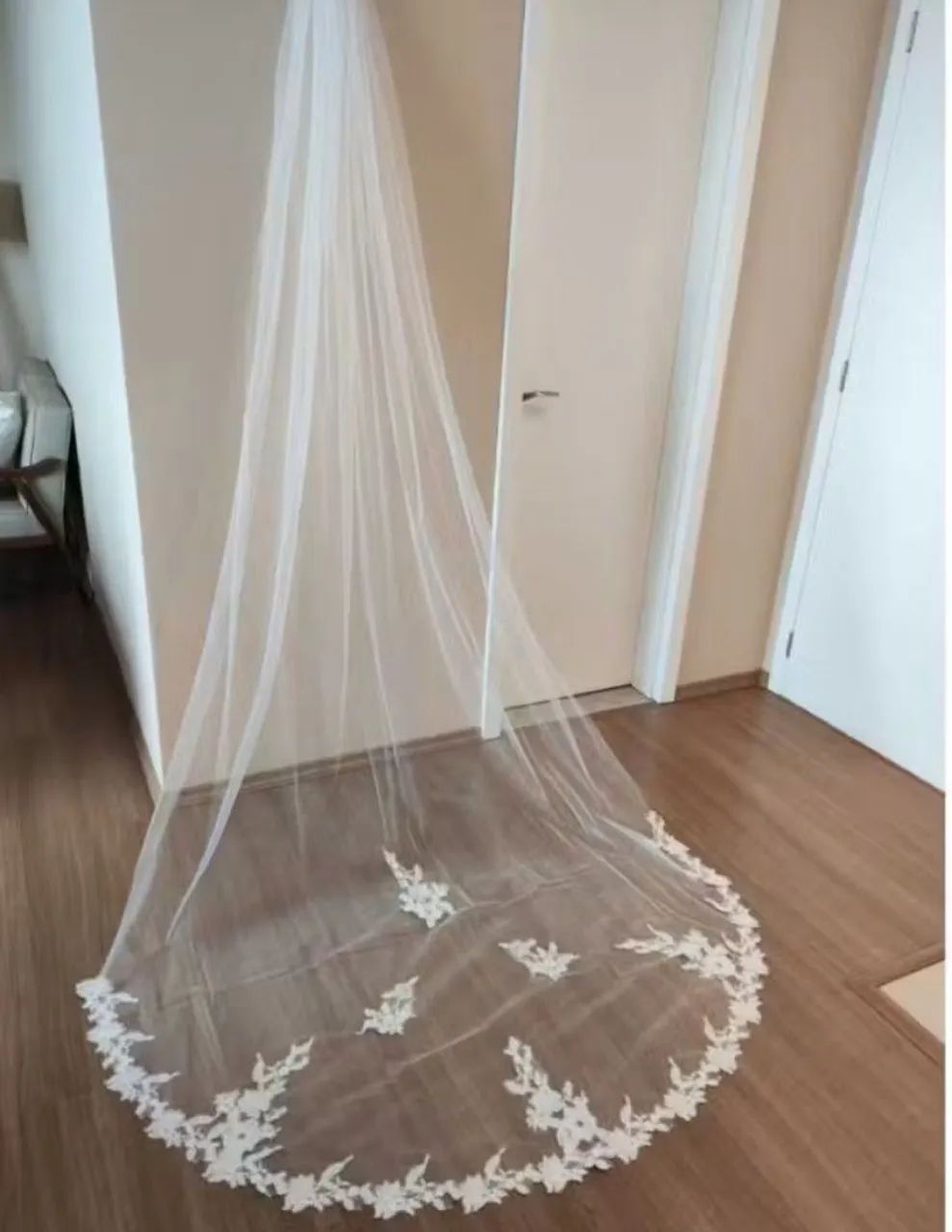 VENDO VESTIDO E VÉU DE NOIVA  - Foto 5