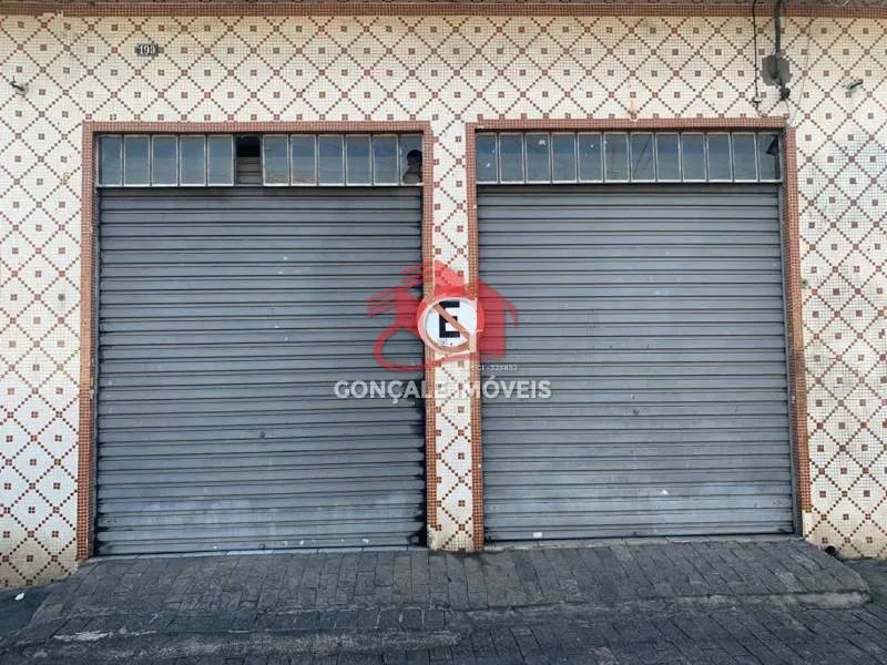 SALÃO COMERCIAL COM APROXIMADAMENTE 22m² PARA FINS DIVERSOS.