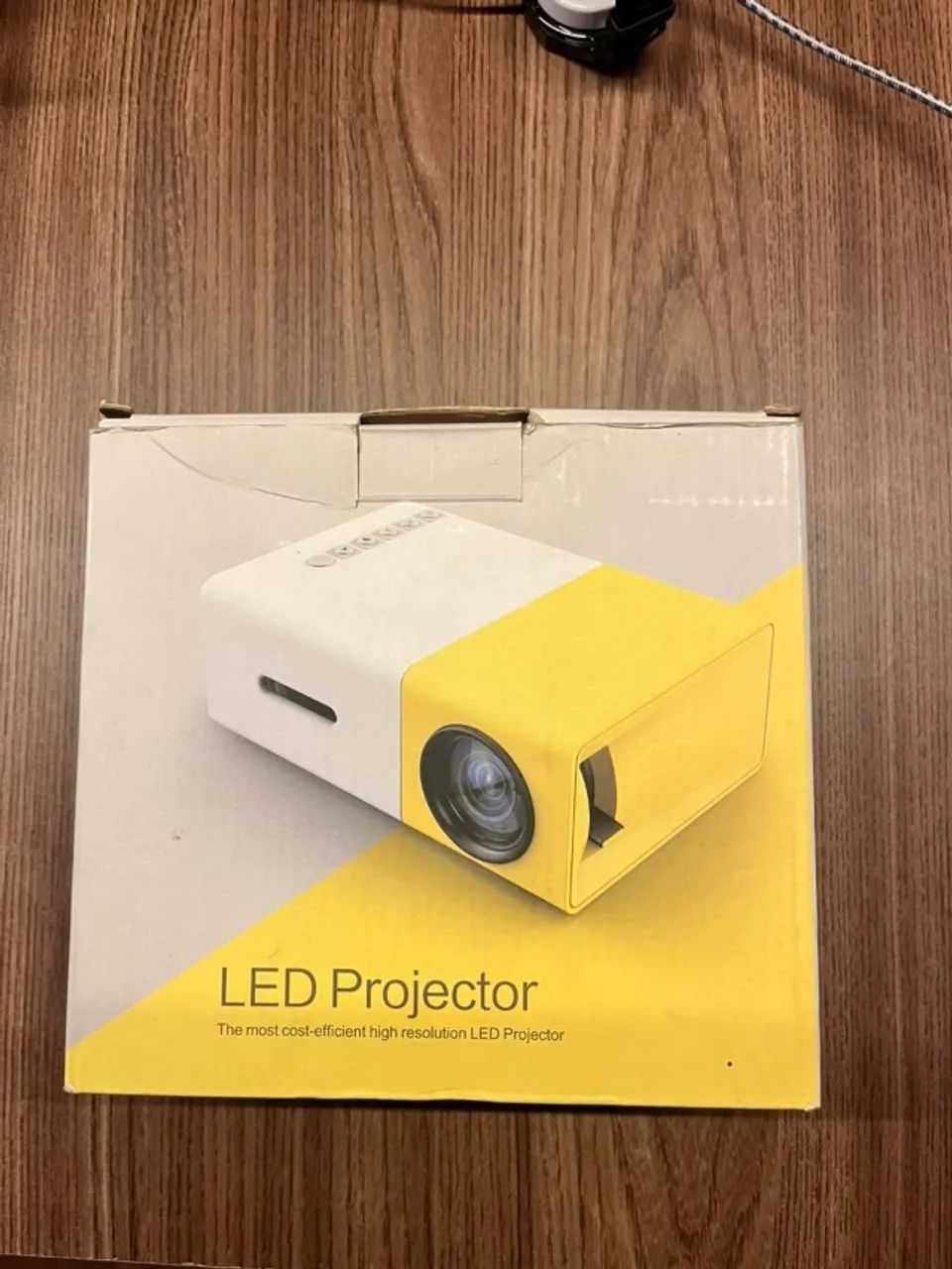 Mini Projetor 600 Lumens + Suporte Flexível