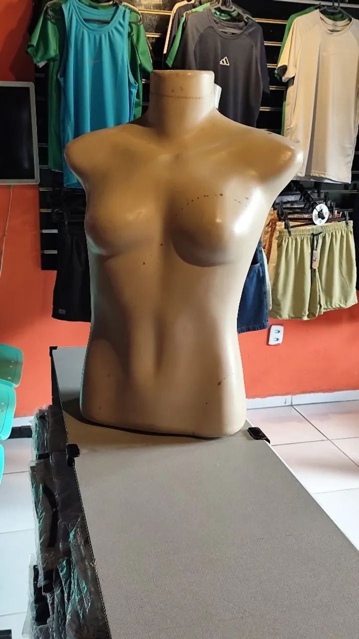 Manequim feminino busto 