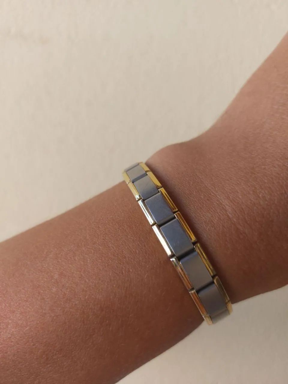 Pulseira magnética folheada a ouro  - Foto 5