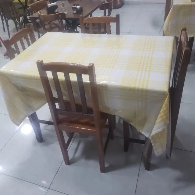 Jogo de mesa em madeira 