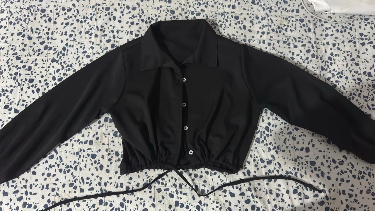 Cropped camisa social preta 