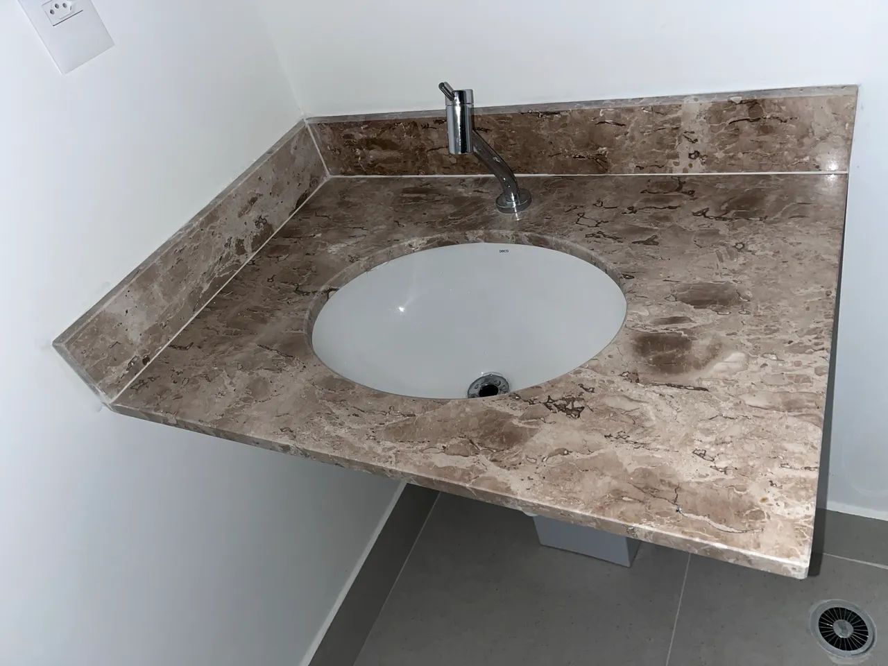 Cuba de banheiro com Pedra