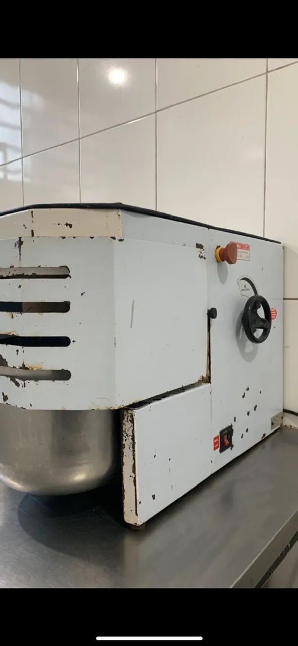 Vendo batedeira industrial 