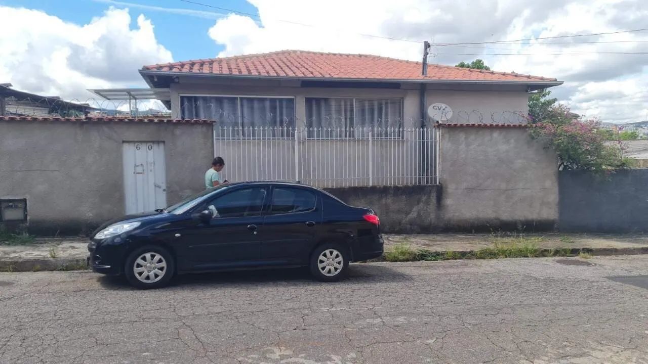 Casa com 4 quartos à venda, 250m² - São Geraldo