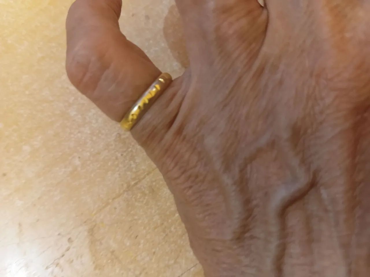 Aliança ouro trabalhada - Foto 2