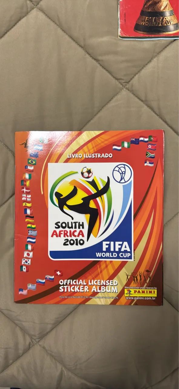 Álbum de figurinhas da copa de 2010 - Foto 2