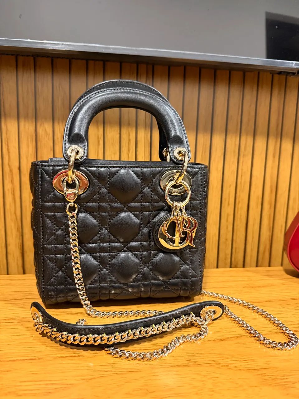 Bolsa Mini Lady Dior, preto com detalhes dourado