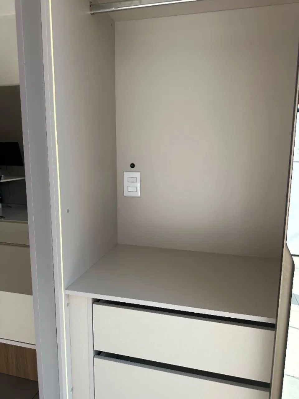 Guarda-roupa Planejado com Porta Reflecta bronze e LED - Foto 3
