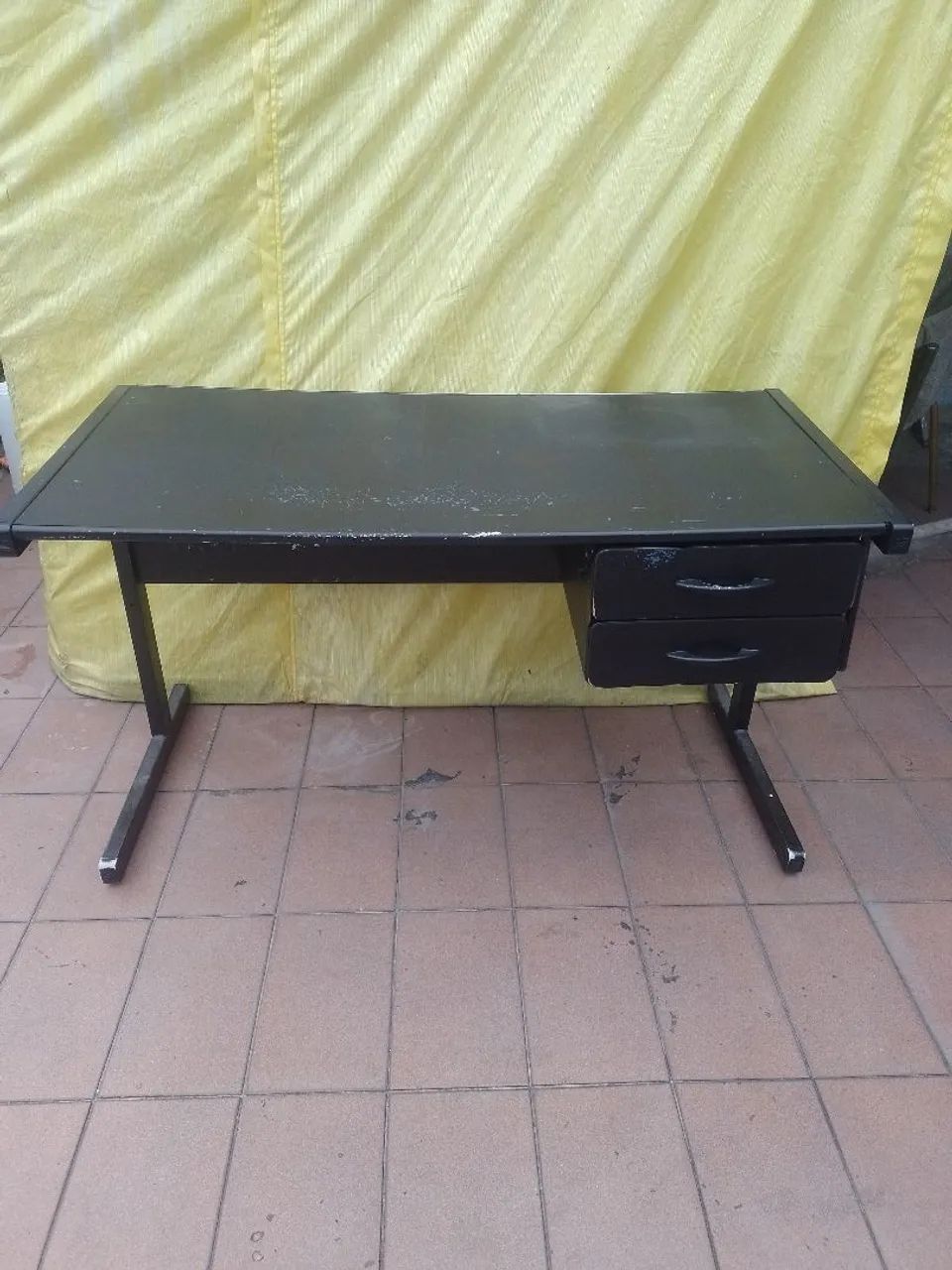 Mesa de escritório com gavetas  - Foto 4