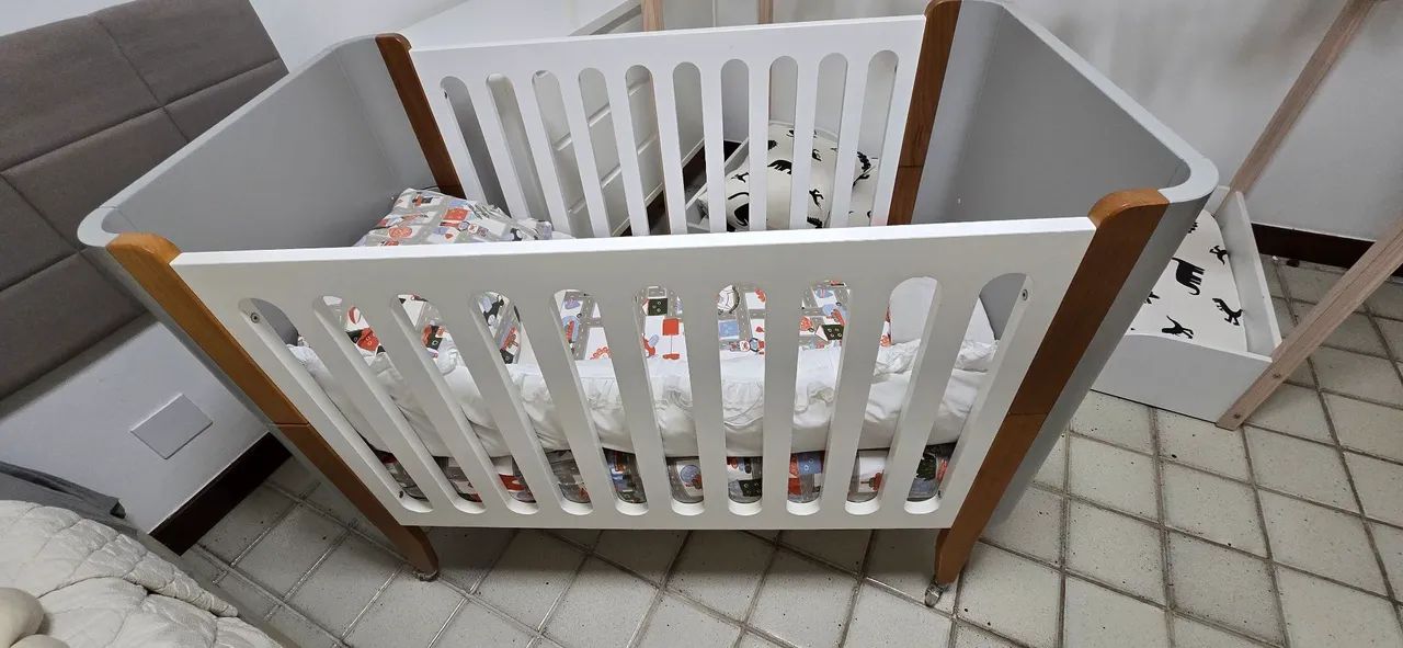 Berço vira cama (2 em 1)