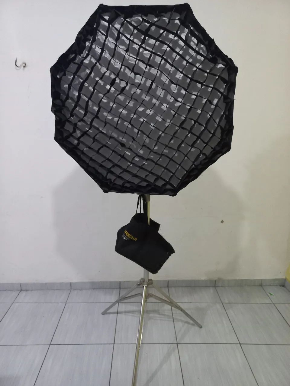 Octabox 90cm + Tripé inox - Foto 3