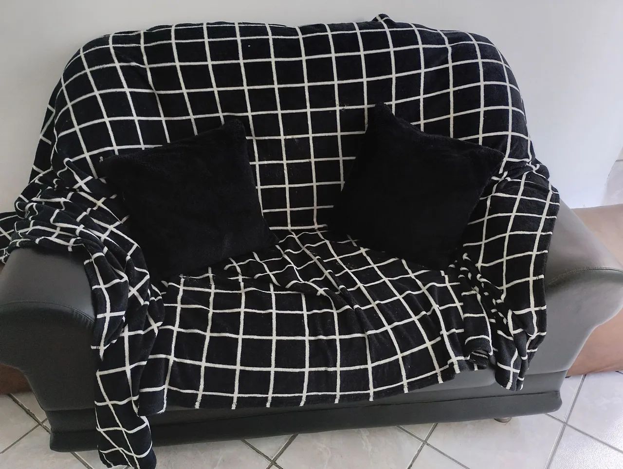 Sofa, 2 puffs, Criado mudo - Foto 2
