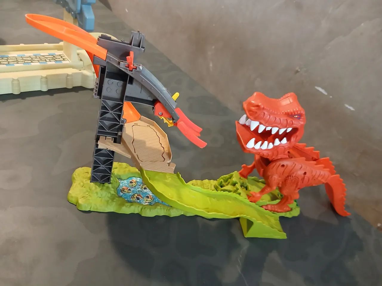 Pista Hotwheels dinossauro  - Foto 3