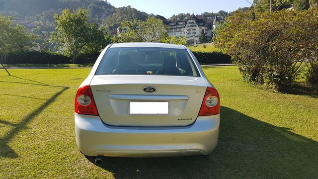 Focus sedan excelente estado - Foto 6
