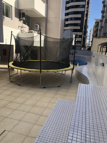 Apartamento com 4 suítes +gabinete + lavabo a 50 metros da praia - Foto 7