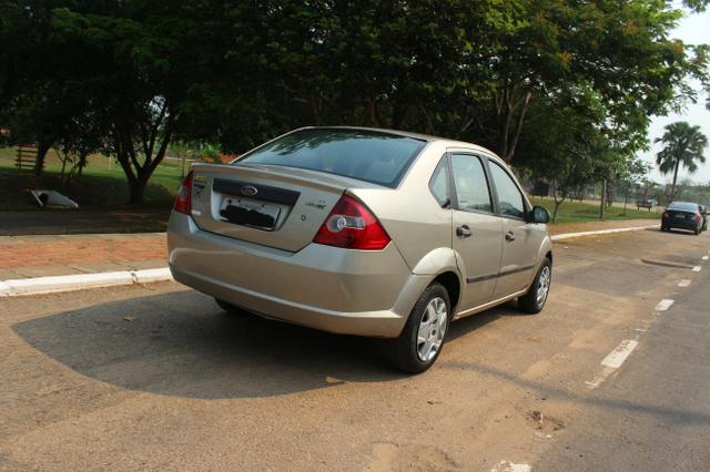 Vende-se carro, Fiesta sedan 1.6 Flex, ano 2005/2006. telefone de contato/whatsap - Foto 2