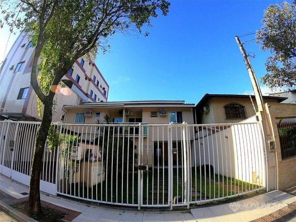 Casa duplex com 4 dormitórios, sol da manhã, lazer com churrasqueira e quintal, 3 vagas de - Foto 4
