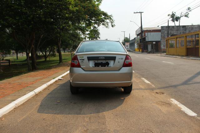 Vende-se carro, Fiesta sedan 1.6 Flex, ano 2005/2006. telefone de contato/whatsap - Foto 3