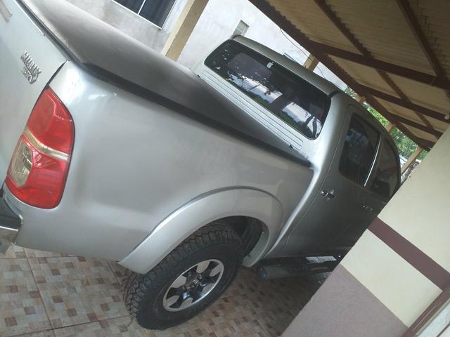 Vendo essa hilux pego carro de menor valor no negocio - Foto 2