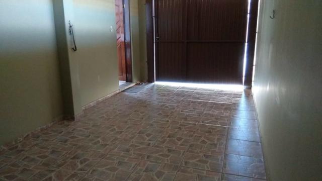 Ótima residência c/ 04 quartos, amplo terreno e salão de festas em Uvaranas !!! - Foto 16