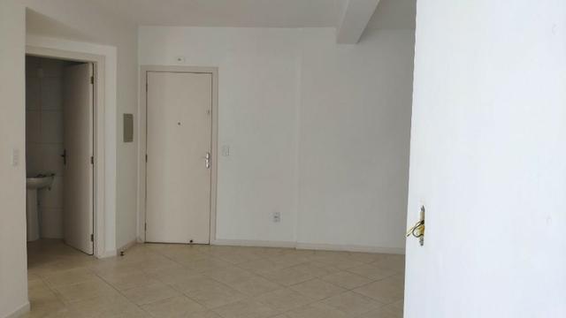 Apartamento de 1 Dormitorio com Vaga no Roçado - Foto 7