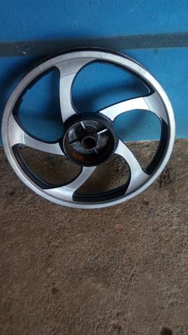 Vendo esta Roda dianteira