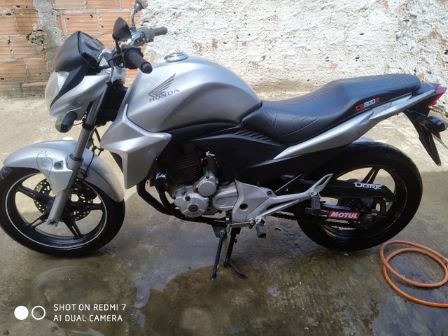 CB 300