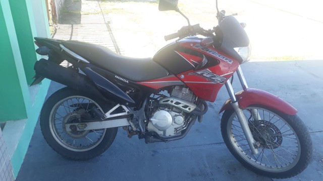FALCON NX 400 ANO 2004. CONSERVADA. PRA INTERIOR